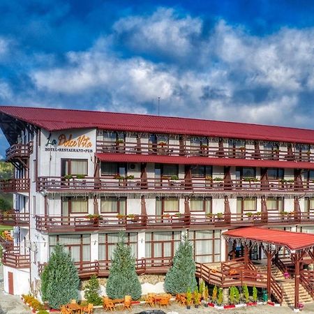 Hotel La Dolce Vita Zărneşti Exterior foto
