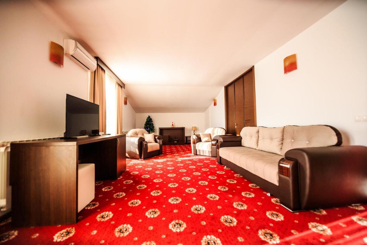 Hotel La Dolce Vita Zărneşti Exterior foto